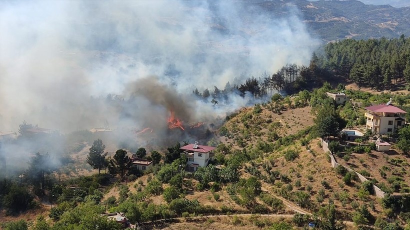 Kahramanmaraş’ta ormanlık arazide çıkan yangın kontrol altına alındı - Resim: 1