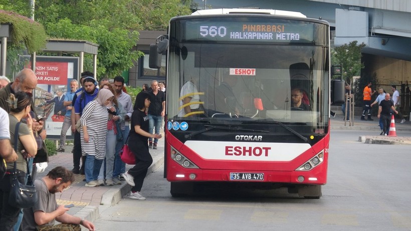 İzmir'de grevin ikinci günü! Duraklarda yine yoğunluk oluştu - Resim: 3