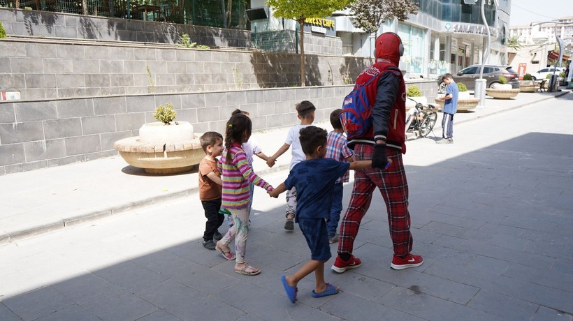 Türkiye'yi gezen 'Örümcek Adam' bu kez Şırnak'ta - Resim: 3