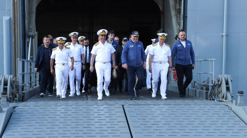 Çanakkale'den yola çıkan TCG Anadolu, İstanbul'a ulaştı - Resim: 8