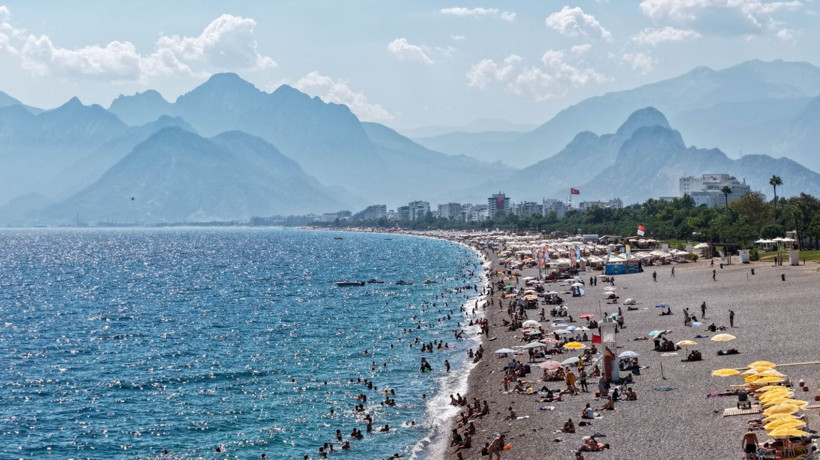 Tatilin son günlerinde Antalya sahilleri doldu - Resim: 4