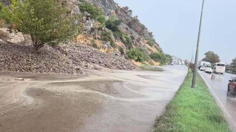 Aydın'da sağanak sonrası heyelan oluştu - Resim: 1