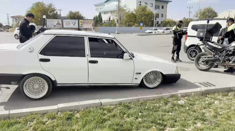 Arabasıyla herkesi şaşırtan o sürücüyü, polis de cezasıyla şaşırttı - Resim : 2