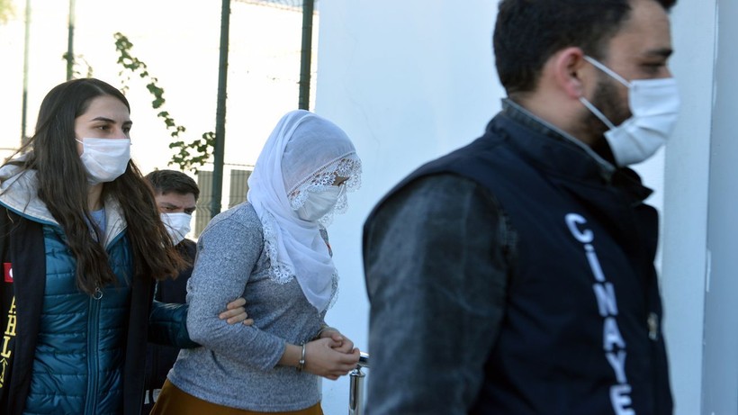 Adana'da korkunç olay! Mehmet Ertan öz oğlu Ali Ertan'ı bıçaklayıp başında ölmesini bekledi - Resim: 7