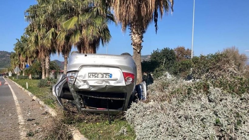 Antalya'da küçük çaplı mucize! Takla atan araçtan burnu bile kanamadan çıktı - Resim: 2