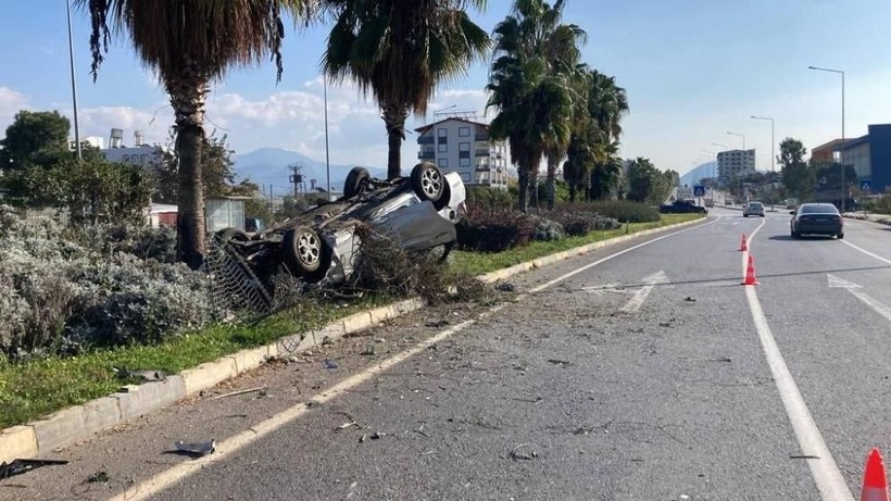 Antalya'da küçük çaplı mucize! Takla atan araçtan burnu bile kanamadan çıktı - Resim: 4