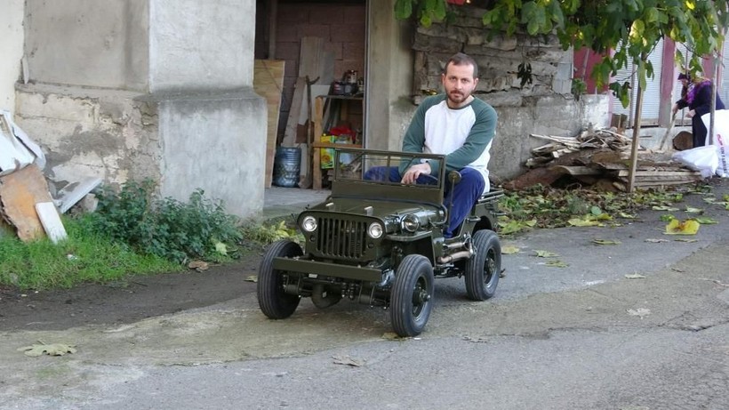 Gören bir daha bakıyor: 1942 model Willys cipin küçük ölçeklisini yaptı! Bakın kaç para istiyor - Resim: 3