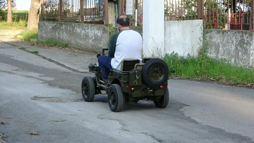 Gören bir daha bakıyor: 1942 model Willys cipin küçük ölçeklisini yaptı! Bakın kaç para istiyor - Resim: 5