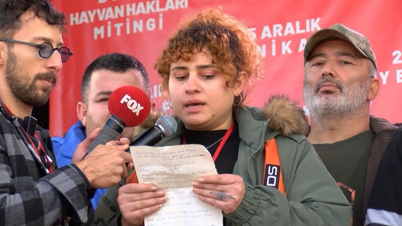 Hayvanseverler Yenikapı'da hayvan hakları mitingi düzenledi! Bir hayvanseverin köpek olması çok konuşuldu - Resim: 10