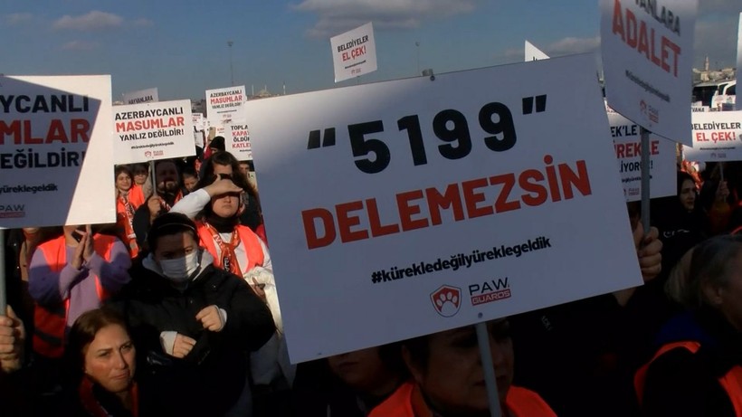 Hayvanseverler Yenikapı'da hayvan hakları mitingi düzenledi! Bir hayvanseverin köpek olması çok konuşuldu - Resim: 5