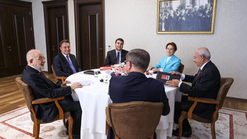 6'lı masada kriz mi var? Millet İttifakı'nın adayı kim olacak? Ahmet Davutoğlu canlı yayında anlattı - Resim: 1