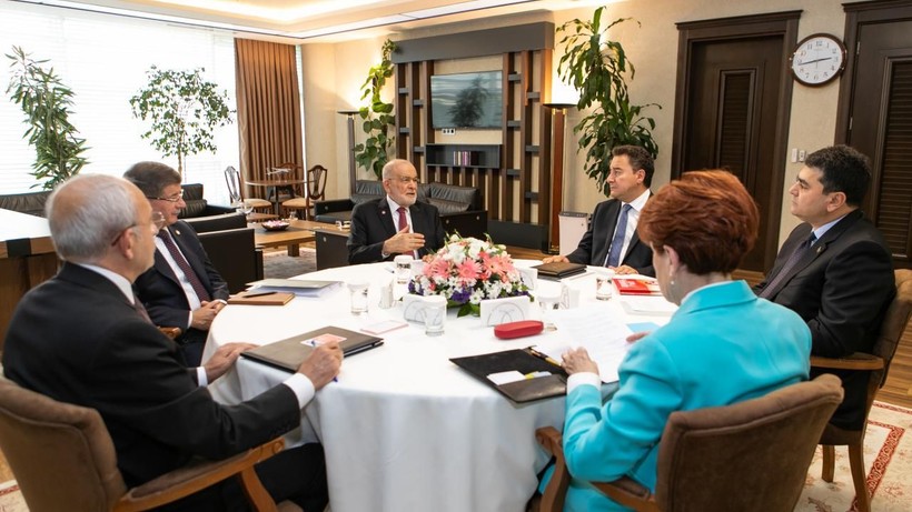 6'lı masada kriz mi var? Millet İttifakı'nın adayı kim olacak? Ahmet Davutoğlu canlı yayında anlattı - Resim: 11
