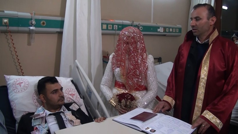 Şanlıurfa'da kazada damadın ayakları kırıldı, nikahları hastanede kıyıldı - Resim: 6