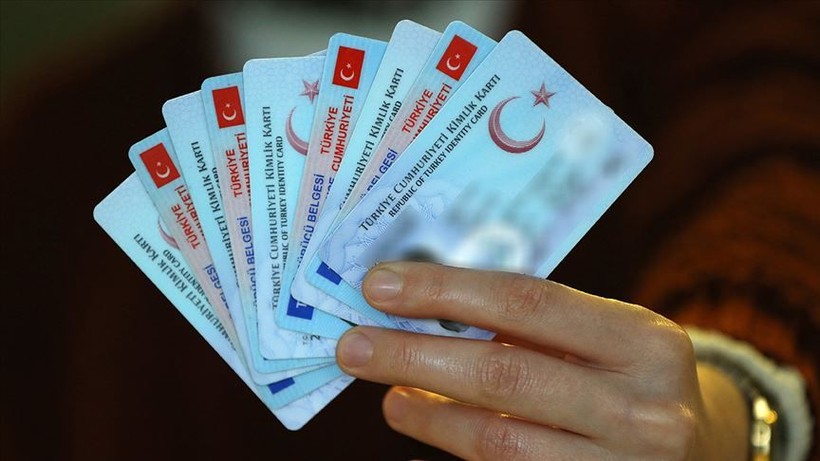 Eski kimlik sahibi olanlar hemen değiştirin! İçişleri Bakanlığı duyurdu: Eğer sahip değilseniz işlem yapamazsınız - Resim: 1