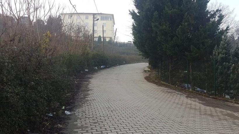 Sakarya Sapanca'da 13 yaşındaki Muhammet Enes, ayakkabısını alıp kaçan köpeğin peşinden bisikletle giderken duvara çarpıp hayatını kaybetti - Resim: 4