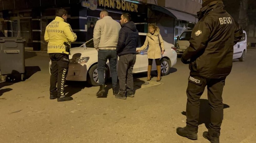 Bursa'da alkol testini reddedenler polise zorluk çıkardı: Senin üstün jandarma değil mi? Jandarma çağırın - Resim: 3