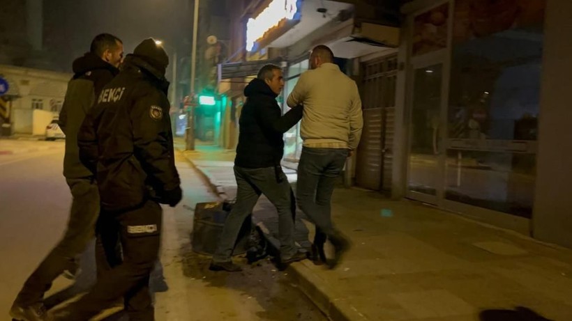 Bursa'da alkol testini reddedenler polise zorluk çıkardı: Senin üstün jandarma değil mi? Jandarma çağırın - Resim: 4