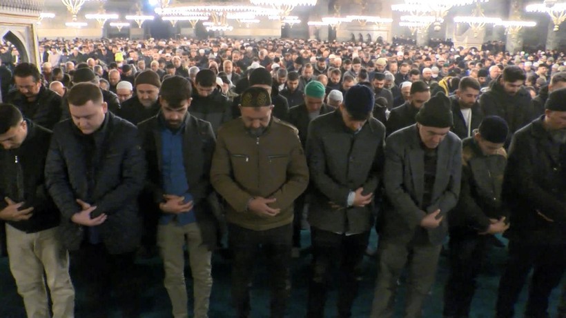 Diyanet İşleri Başkanı Ali Erbaş, 2023 yılının ilk sabah namazını Ayasofya Camii'nde kıldırdı - Resim: 3