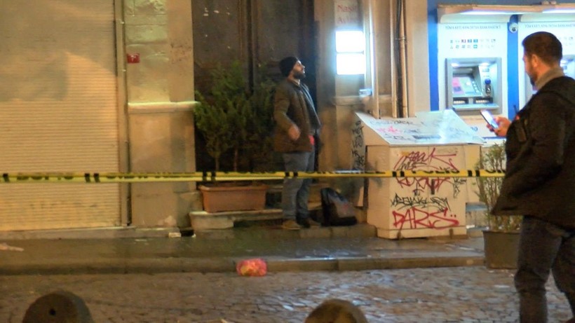 Beyoğlu'ndaki şüpheli çantayı açmak isteyen genç, 'zaten ölmek istiyorum' diye haykırdı - Resim: 12