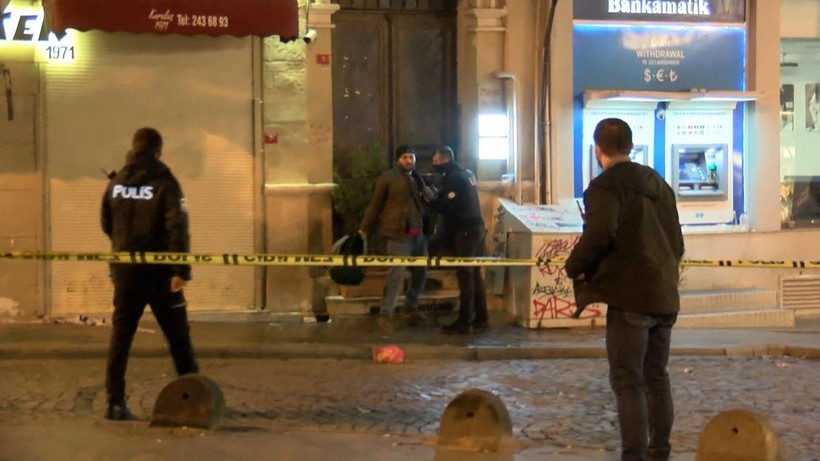 Beyoğlu'ndaki şüpheli çantayı açmak isteyen genç, 'zaten ölmek istiyorum' diye haykırdı - Resim: 10