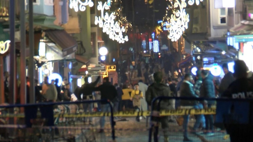 Beyoğlu'ndaki şüpheli çantayı açmak isteyen genç, 'zaten ölmek istiyorum' diye haykırdı - Resim: 6