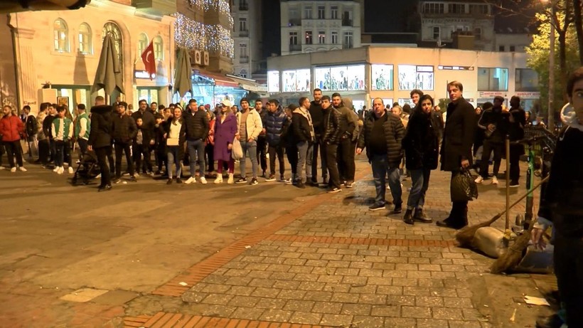 Beyoğlu'ndaki şüpheli çantayı açmak isteyen genç, 'zaten ölmek istiyorum' diye haykırdı - Resim: 5