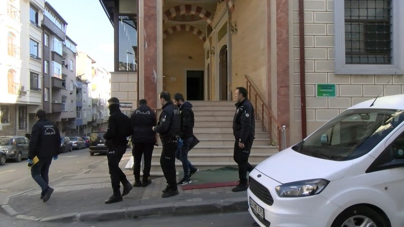 Eski eşinin akrabası tarafından namaz kılarken başından vuruldu - Resim: 1
