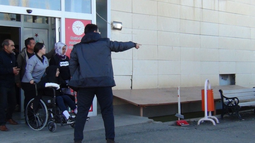 Kars'ta öğrenci servisi devrildi! 1 ölü çok sayıda yaralı var - Resim: 4
