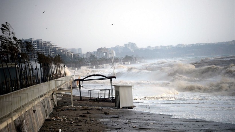 Meteoroloji'den Antalya için uyarı geldi! Kentte yaşanan fırtına ve sağanak yağış hayatı olumsuz etkiliyor - Resim: 2
