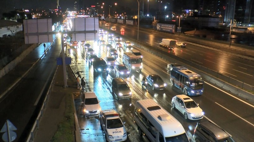İstanbul Üsküdar'da gerçekleşen kazada 1 kişi hayatını kaybetti - Resim: 1