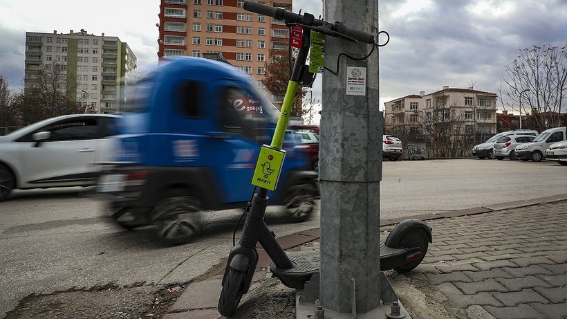 Kaldırımları işgal eden scooter çılgınlığına karşı ilk adım atılıyor! Kadıköy'de kaldırımdaki scooterlar toplanacak - Resim: 10