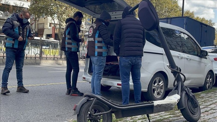 Kaldırımları işgal eden scooter çılgınlığına karşı ilk adım atılıyor! Kadıköy'de kaldırımdaki scooterlar toplanacak - Resim: 3