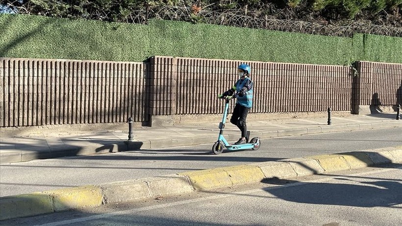 Kaldırımları işgal eden scooter çılgınlığına karşı ilk adım atılıyor! Kadıköy'de kaldırımdaki scooterlar toplanacak - Resim: 5