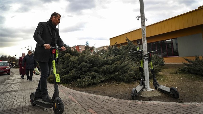 Kaldırımları işgal eden scooter çılgınlığına karşı ilk adım atılıyor! Kadıköy'de kaldırımdaki scooterlar toplanacak - Resim: 6