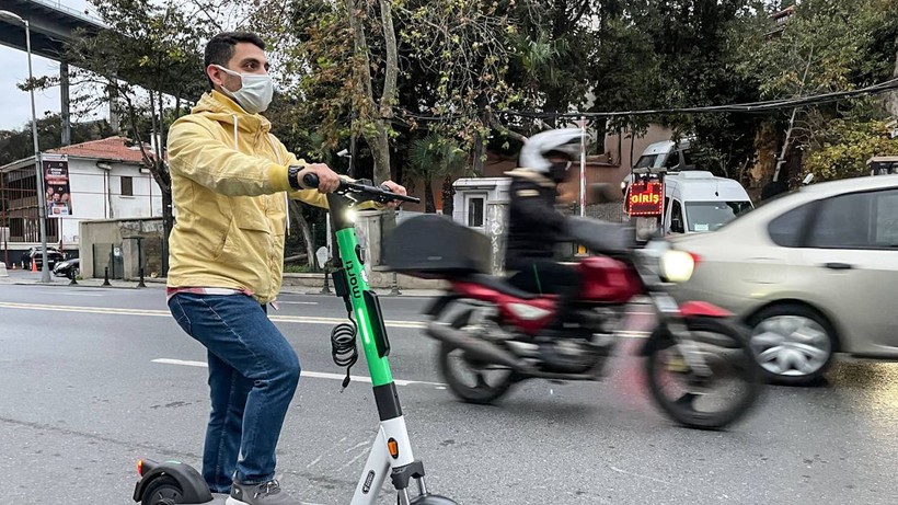 Kaldırımları işgal eden scooter çılgınlığına karşı ilk adım atılıyor! Kadıköy'de kaldırımdaki scooterlar toplanacak - Resim: 9