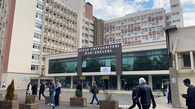 HDP önünde Diyarbakır Anneleri nöbetini başlatan Hacire Akar'ın oğlu Mehmet Akar kendisini yakarak yaşamına son verdi - Resim: 1