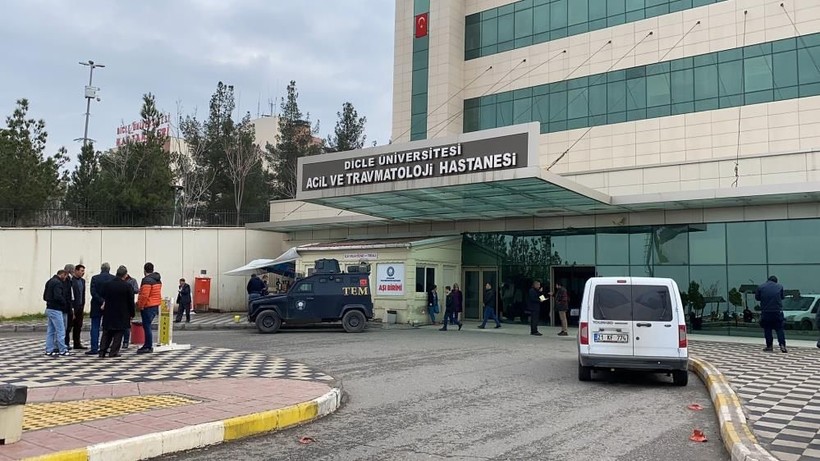 HDP önünde Diyarbakır Anneleri nöbetini başlatan Hacire Akar'ın oğlu Mehmet Akar kendisini yakarak yaşamına son verdi - Resim: 2