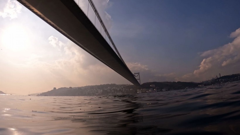 İstanbul Boğazı’nda korkutan görüntü! Denizanası istilası ve beyaz tabaka kameraya yansıdı - Resim: 2