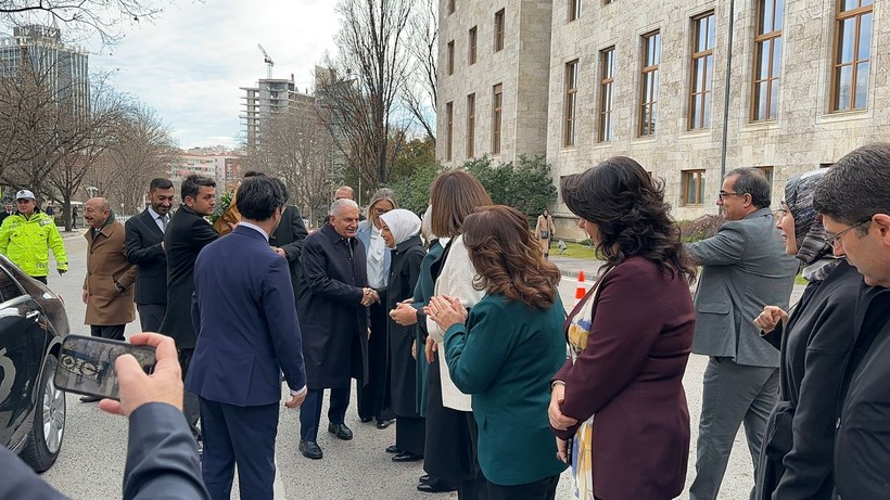 Binali Yıldırım, trafik kazasından sonra ilk kez Meclis'te - Resim: 1