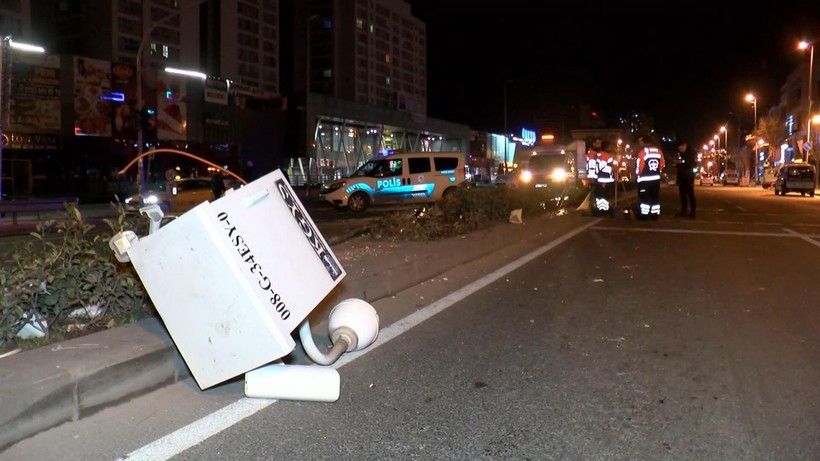Esenyurt'ta dehşet! 1 ölü ve 2 yaralının bulunduğu kaza saniye saniye güvenlik kameralarına yansıdı... - Resim: 1