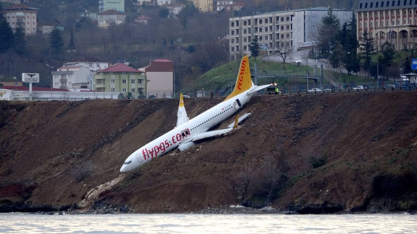 Trabzon'da pistten çıkan Pegasus uçağı büyük panik yaratmıştı! Uçağın pilotu yardımcısını suçlu buldu - Resim: 2