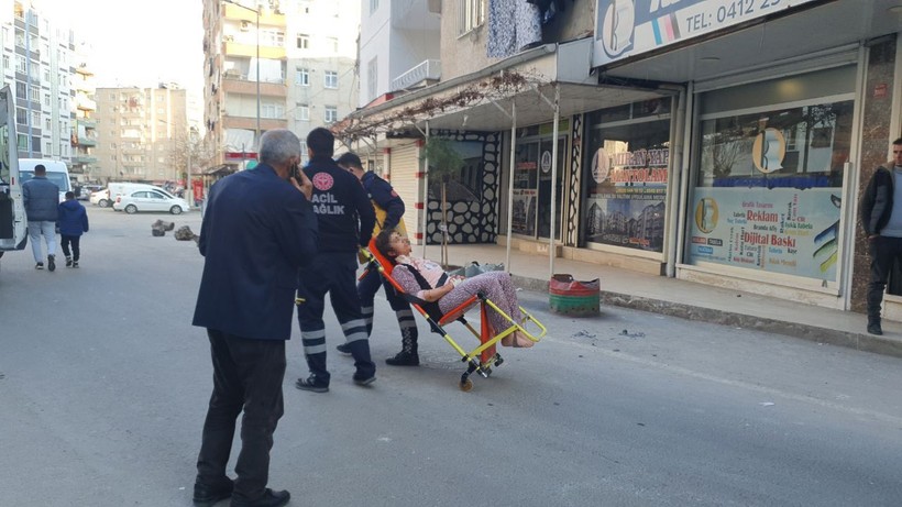 Gözü dönmüş adam kumar borcu yüzünden tartıştığı eşini çocuklarının gözü önünde bıçakladı - Resim: 9