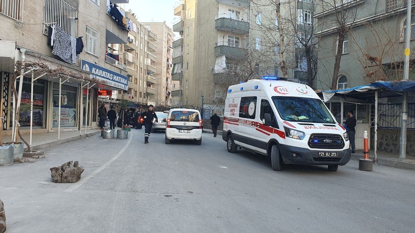 Gözü dönmüş adam kumar borcu yüzünden tartıştığı eşini çocuklarının gözü önünde bıçakladı - Resim: 6