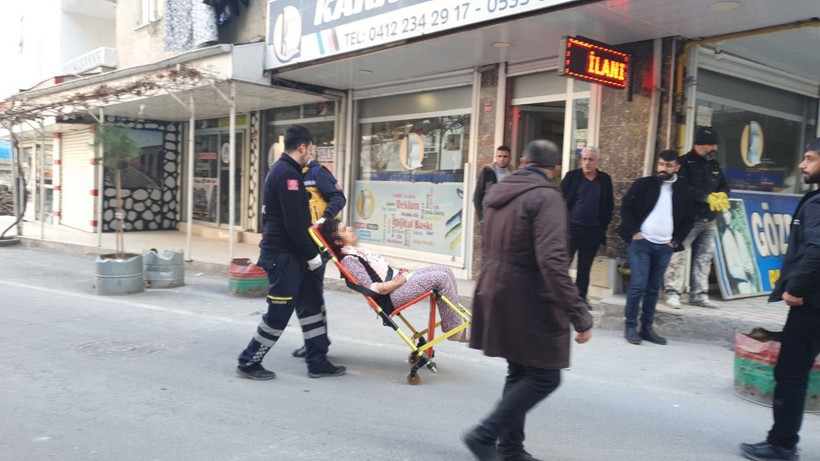Gözü dönmüş adam kumar borcu yüzünden tartıştığı eşini çocuklarının gözü önünde bıçakladı - Resim: 10