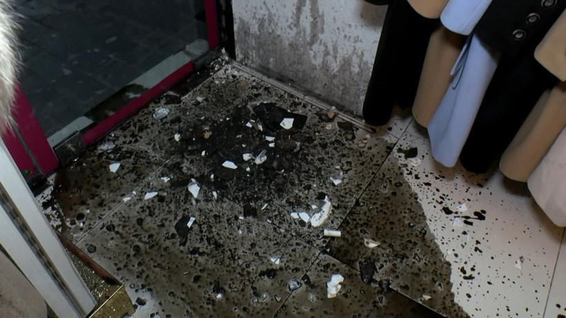 Laleli'de kiracısını çıkartmak isteyen mülk sahibi akıl sır ermeyen yöntemler denemeye başladı, dükkana sarımsaklı su ve yağ akıttı - Resim: 4