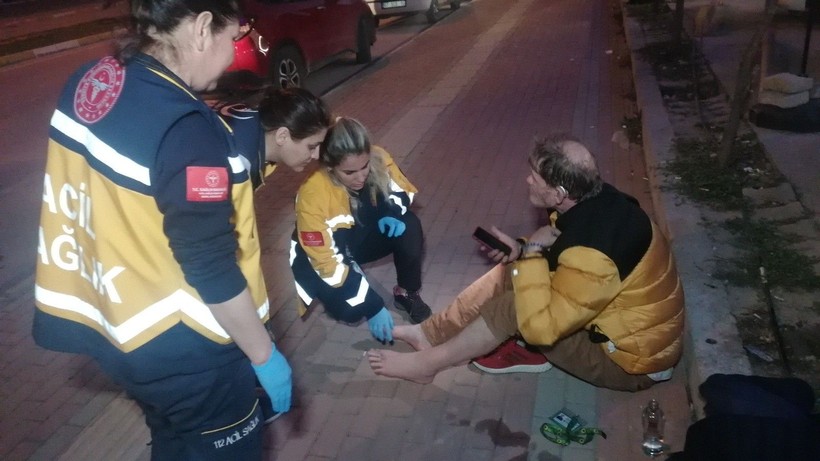 Antalya'da bir AVM'nin otoparkında park halindeki araçların plakasını kaydeden vatandaş araç sahiplerinin tepkisiyle karşılaştı! Yere oturdu kalbini tuttu... - Resim: 4