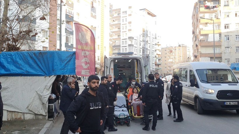 Eşinin boğazını kesti, yardıma çağırdığı sağlık ekiplerini eve kilitledi - Resim: 11