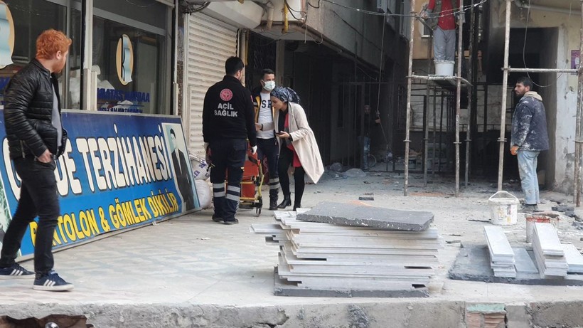 Eşinin boğazını kesti, yardıma çağırdığı sağlık ekiplerini eve kilitledi - Resim: 15