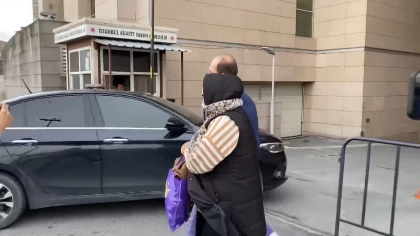 Bursa'da teyzesinin çöp eve mahkum ettiği Cem Muhammet'in ardından bir vaka daha! İstanbul Eyüpsultan'daki çöp evden 3 çocuk çıktı - Resim: 5
