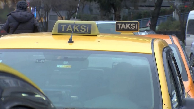 Taksilerde yeni dönem başlıyor! S.O.S işaretinin yer alacağı taksilerde başka hangi değişiklikler yapılacak? - Resim: 1
